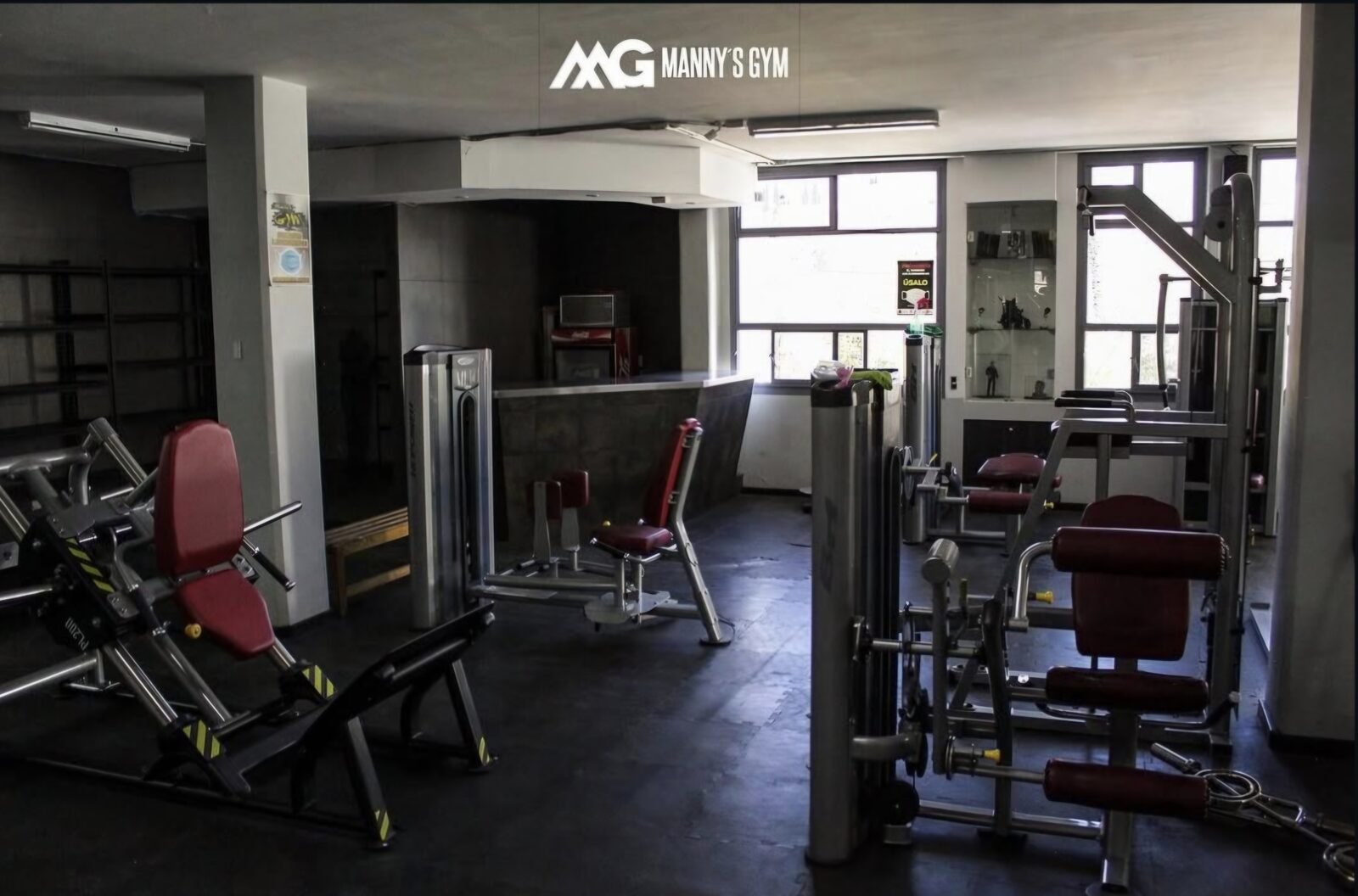 Área de máquinas y recepción en Manny's Gym, Guadalupe, Zacatecas