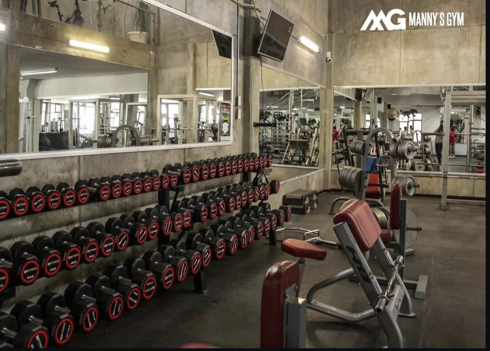 Área de pesas en Manny's Gym, Guadalupe, Zacatecas